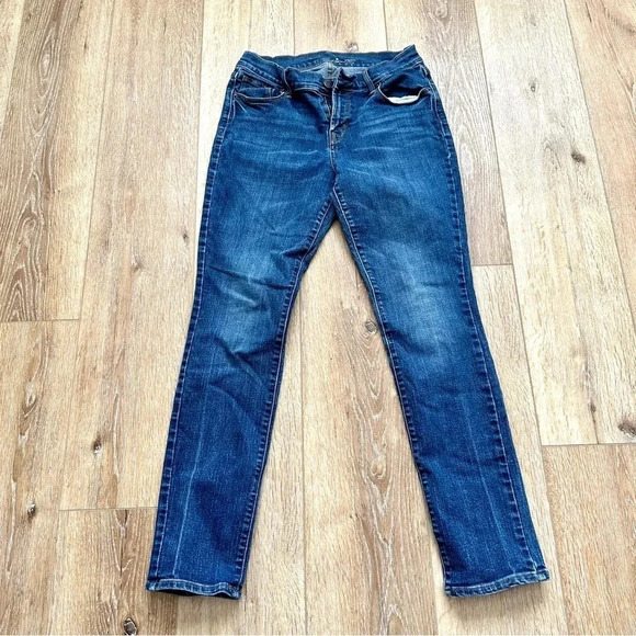 Old Navy Women’s Medium Wash Mid-Rise Straight Leg Denim Size 4 Short GUC - Picture 2 of 6